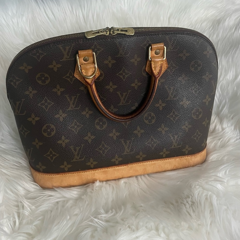 Authentic Louis Vuitton Alma PM vintage in monogram coated canvas